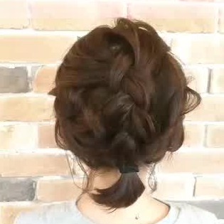 ミディアムさん向け無造作ヘアアレンジ集 抜け感で大人の色気を