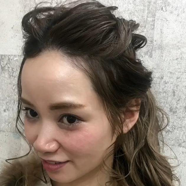 ポンパドールのやり方 簡単ヘアアレンジで大人かわいい髪型に