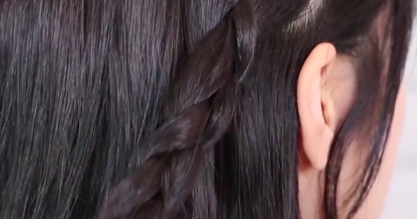 ハーフアップ リボンで華やかヘアに 使い方やおすすめアイテムをご紹介