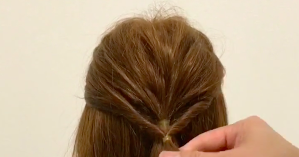 ハーフアップ リボンで華やかヘアに 使い方やおすすめアイテムをご紹介