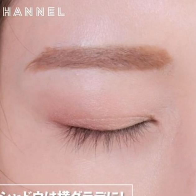 面長　小顔メイク　アイシャドウ