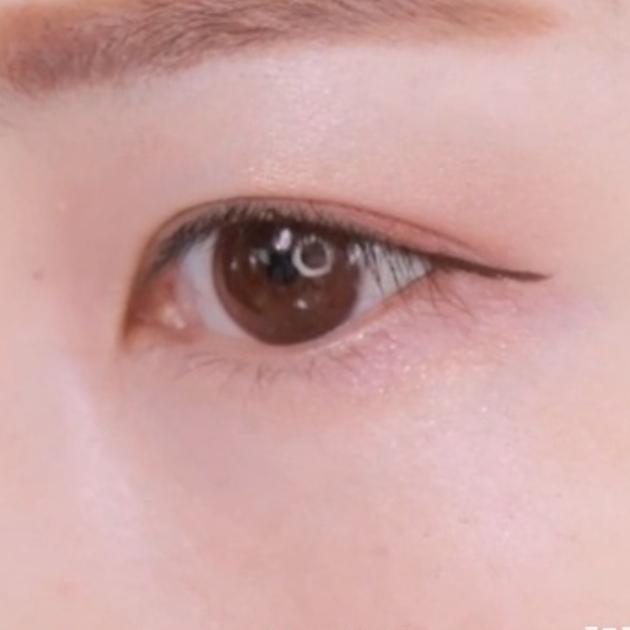 面長　小顔メイク　アイライン