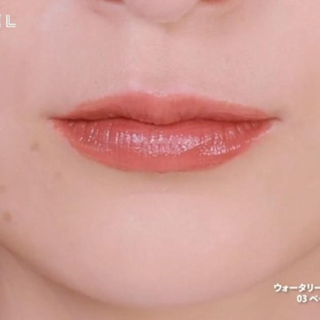 面長　小顔メイク　リップ