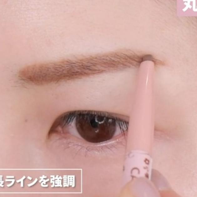 丸顔　小顔メイク　眉