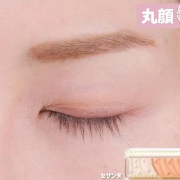 丸顔　小顔メイク　アイシャドウ