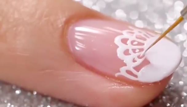 セルフネイルでも高級感 結婚式のブライダルネイル10選