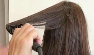 毛先ワンカールのやり方 ふわっと動きのあるヘアを自分でつくろう