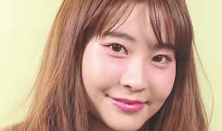 韓国アイドルの 赤みメイク 肌の透明感と目の血色感がポイント