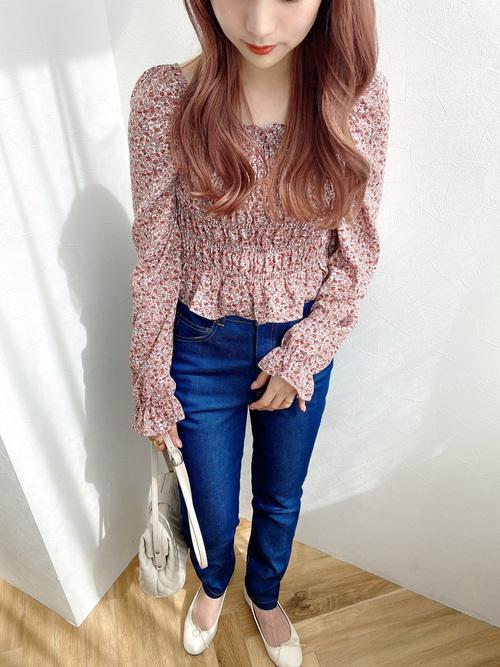 デニムスキニー　花柄ブラウス