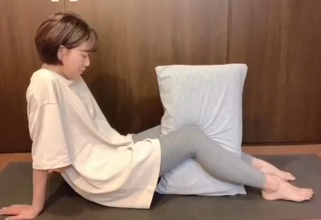 寝たまま 座ったままで 太もも痩せできるエクササイズとストレッチ方法