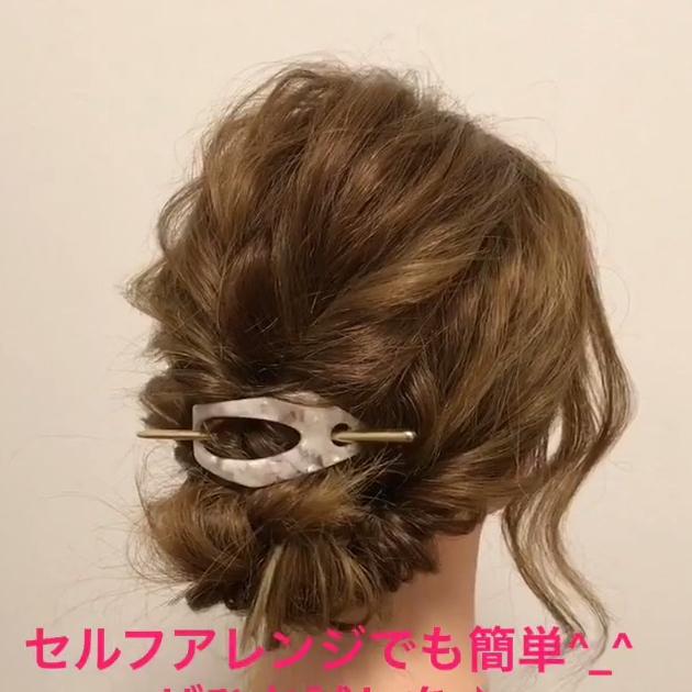 お団子ヘアに似合うアクセサリー コーデと合わせておしゃれに