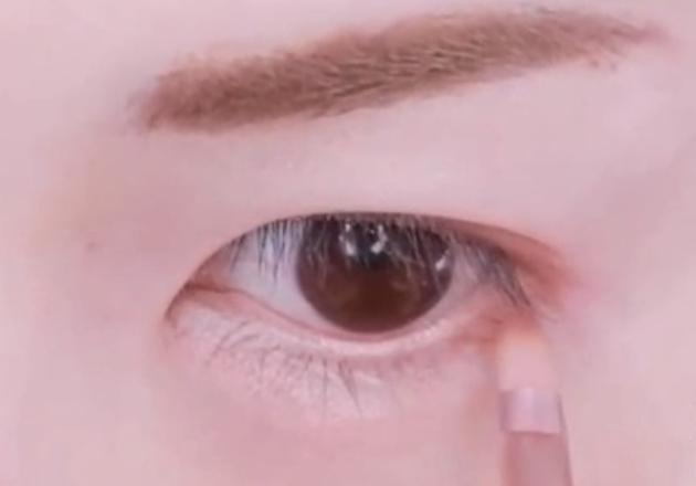 石原さとみアイシャドウ