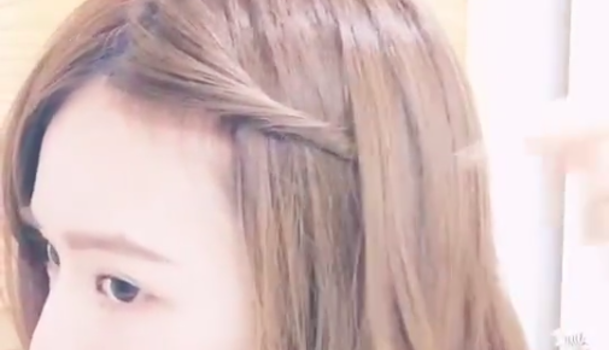 前髪を上げると可愛さ倍増 おでこ出しヘアアレンジ